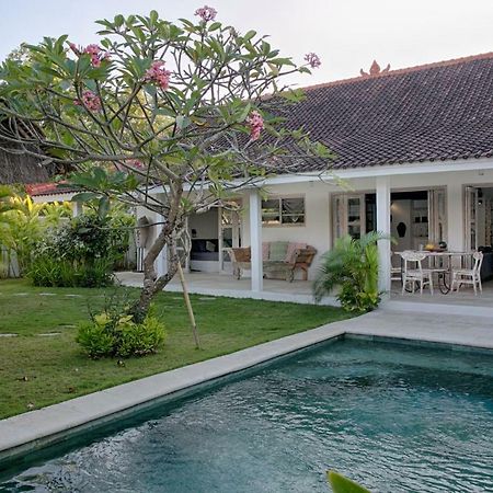 Villa Tom & Lucie Bingin Beach Улувату Екстер'єр фото